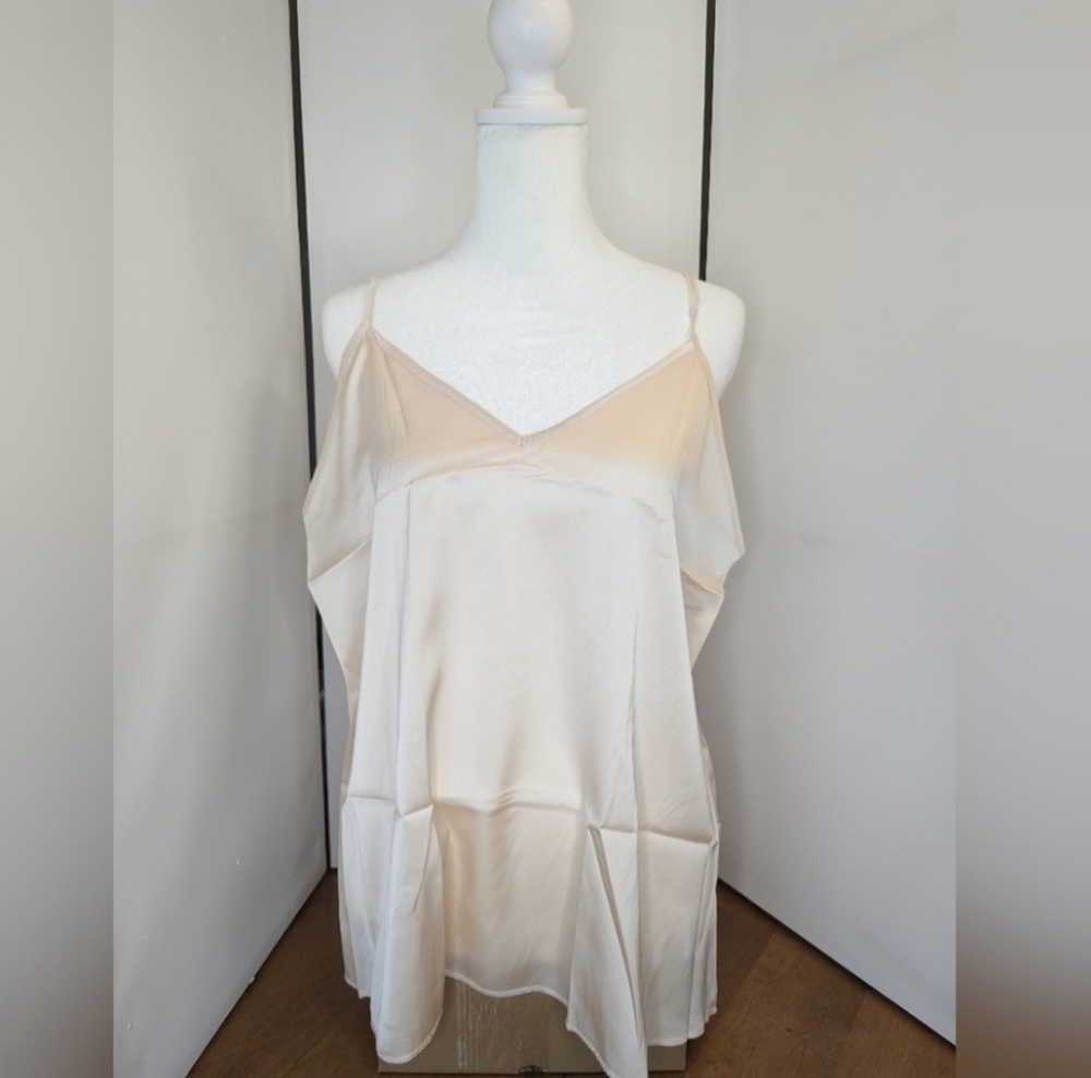 🤍Satin V-neck Cami